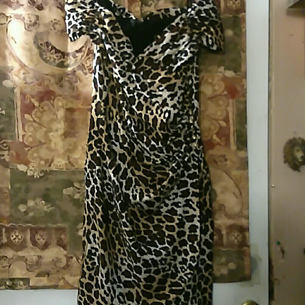 Leopard dress breast shoulder down gold buttons on